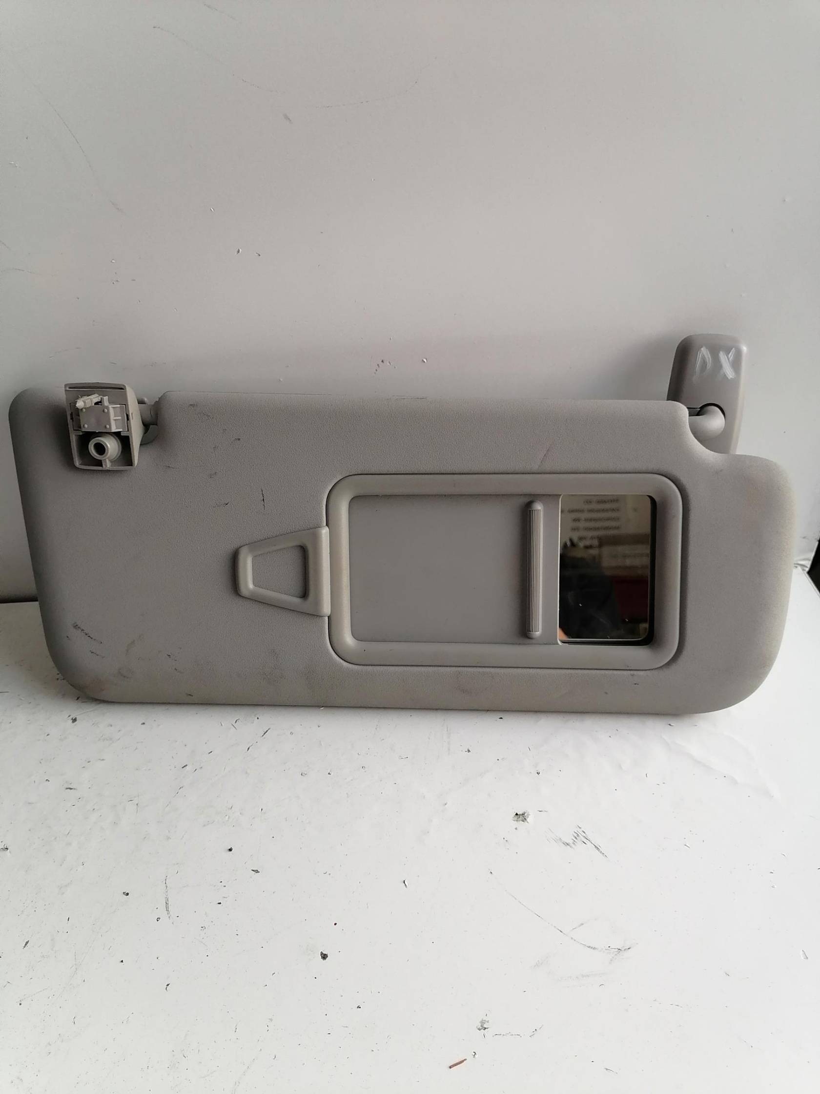 Aletta parasole parabrezza dx.